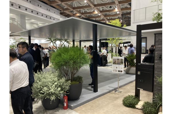 ＜YKKAP＞プレーンルーフ「PLAIN ROOF」の2台用について（25年春発売予定）