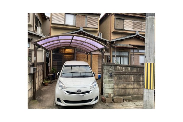 工事が終わってからのお付き合い（カーポートの柱に反射テープ）