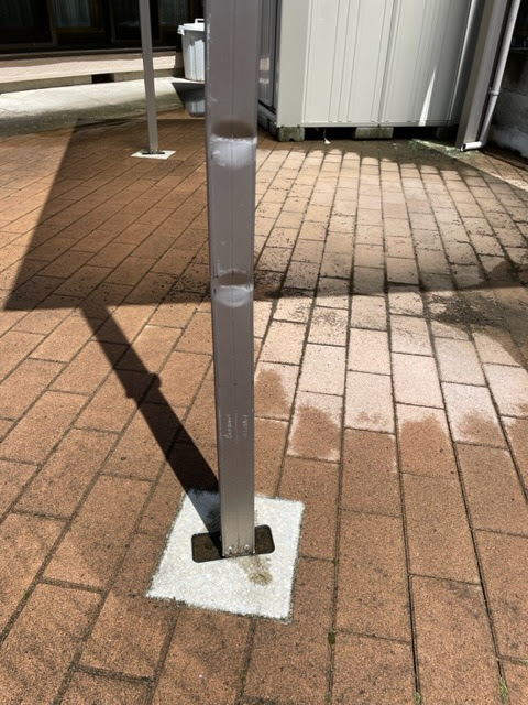 1時間ほどでサポート柱の交換を請けました