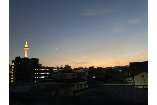 弊社の社窓より、秋の京都タワー