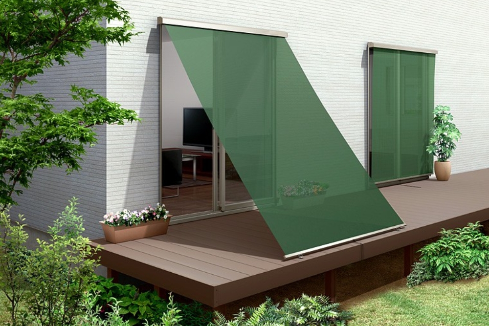 これからの季節、日除け対策が必要です。家の中への日差しをコントロールするシェード！