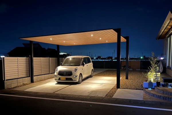 施工事例｜木調屋根のカーポートSCとダウンライトの幻想的な空間です！