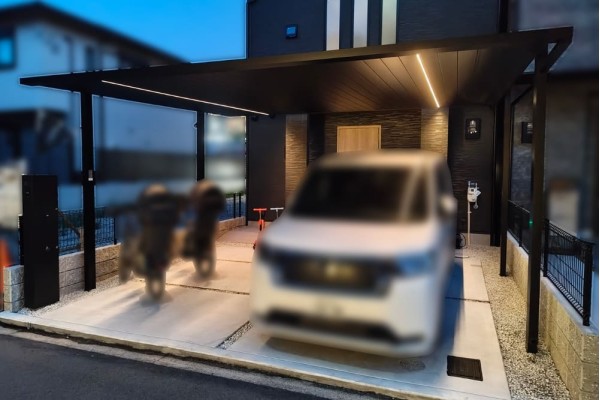 ＜最近の施工事例＞三協アルミ｜カーポートFⅡ-RW 2台用 屋根下ドットレスライン照明の明るさは？