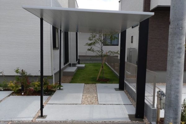 施工事例｜人気のLIXILカーポートSC、境界や法規の確認により受注