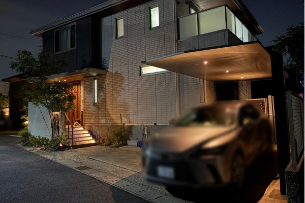 ＜最近の施工事例＞LIXIL｜カーポートSC1台用のダウンライト照明は、幻想的な美しい明かりで車を照らしてくれます！