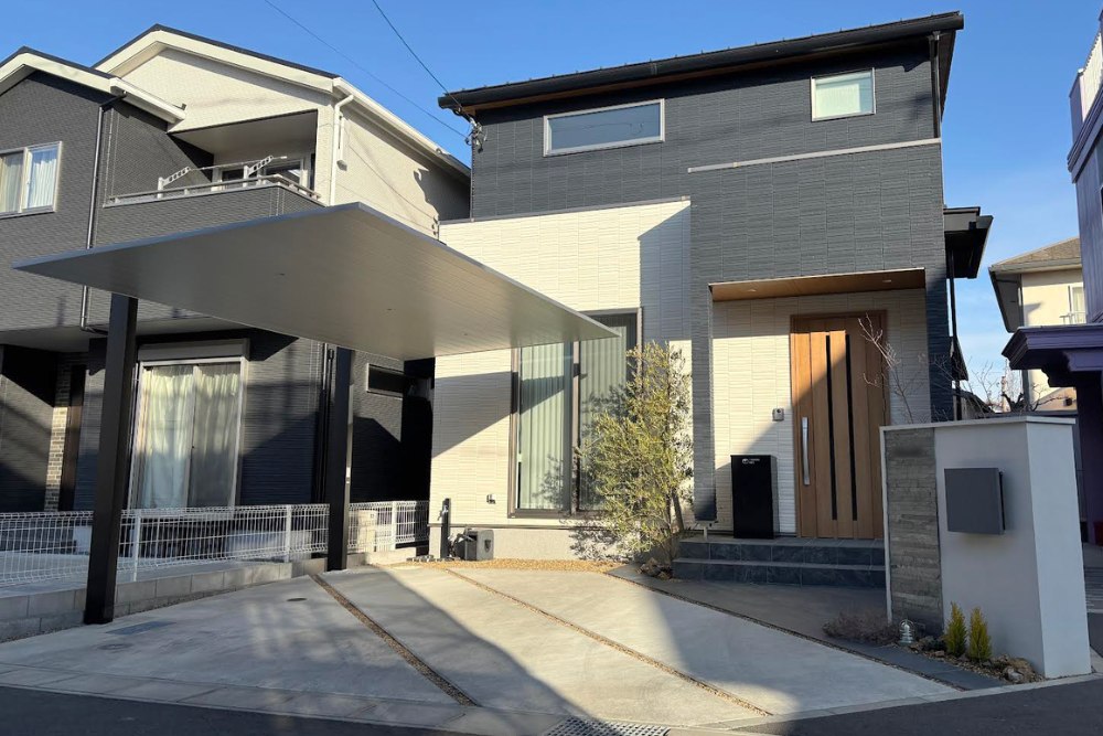 ＜最近の施工事例＞人気のLIXILカーポートSCはサイズや照明は迷うところ。お客様も専門店と打合せで納得の現場に！