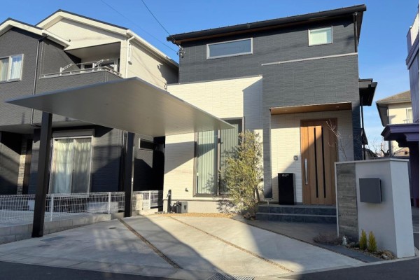 ＜最近の施工事例＞人気のLIXILカーポートSCはサイズや照明は迷うところ。お客様も専門店と打合せで納得の現場に！