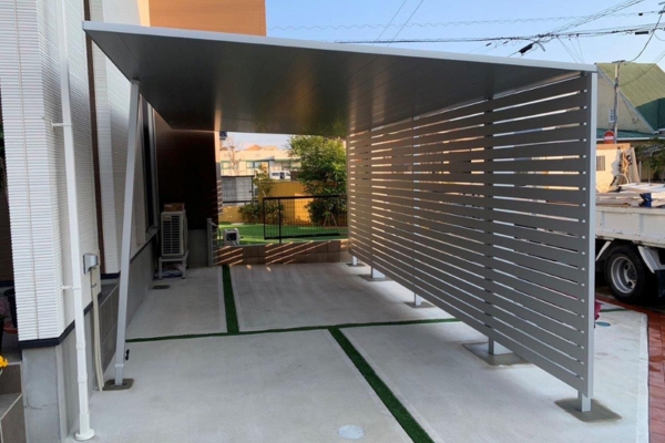 施工事例｜大型のLIXILカーポートSC＋サイドスクリーン