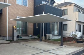 施工事例｜正式発売前のテクスチャードカラーをお客様ご指定で採用。価格は上がりますが、質感が格段に良くなるカーポートSCです！