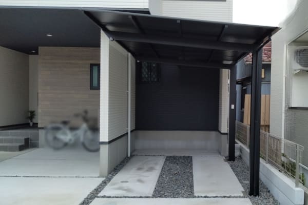 施工事例｜弊社で最初のブラックポリカ屋根のカーポート施工（LIXIL6月発売）