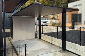 施工事例｜自転車置場と地面の土間コンクリートを同時に施工！