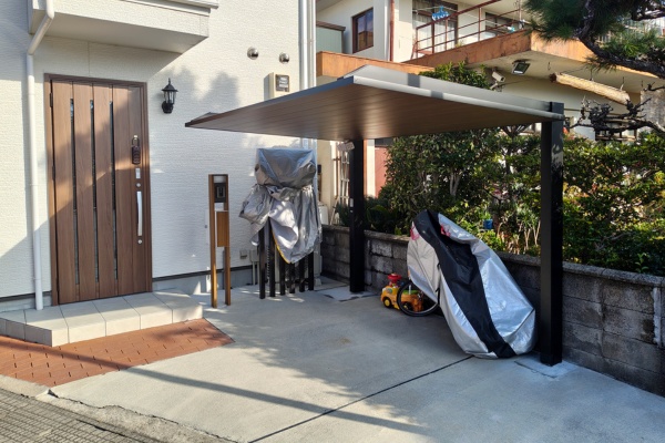 施工事例｜LIXIL｜カーポートSCミニを変形した敷地条件でサイズを最大限確保して施工！