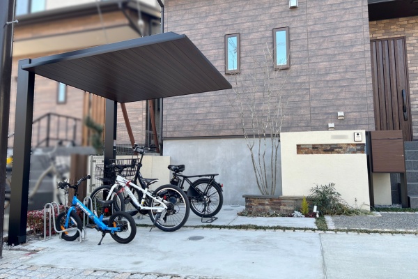 施工事例｜基礎の位置確認、ピンコロ石の補修を終えて無事に完工。カーポートSCの貴重な上からの写真も！