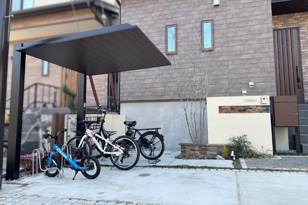 ＜最近の施工事例＞基礎の位置確認、ピンコロ石の補修を終えて無事に完工。カーポートSCの貴重な上からの写真も！