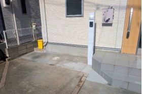 施工事例｜建築確認申請を経てサイクルポートを断念、機能門柱の設置・アプローチ改修を行った事例