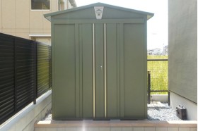施工事例｜お客様ご指名の物置。庭に溶け込むデザイン。