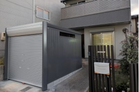 施工事例｜既設カーポートの撤去と、水勾配にも対応したバイクガレージ設置を無事に完工！