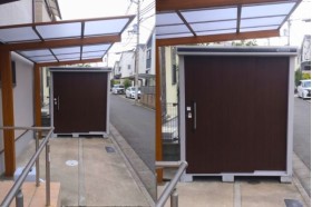 施工事例｜タカショー アートポートミニとヨド物置エルモを施工。木目調フレームが美しいサイクルポートです。