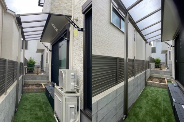 施工事例｜テラスVSの柱を壁面止め（メーカーNG工事ですが、施工パートナーと協議して納めました）