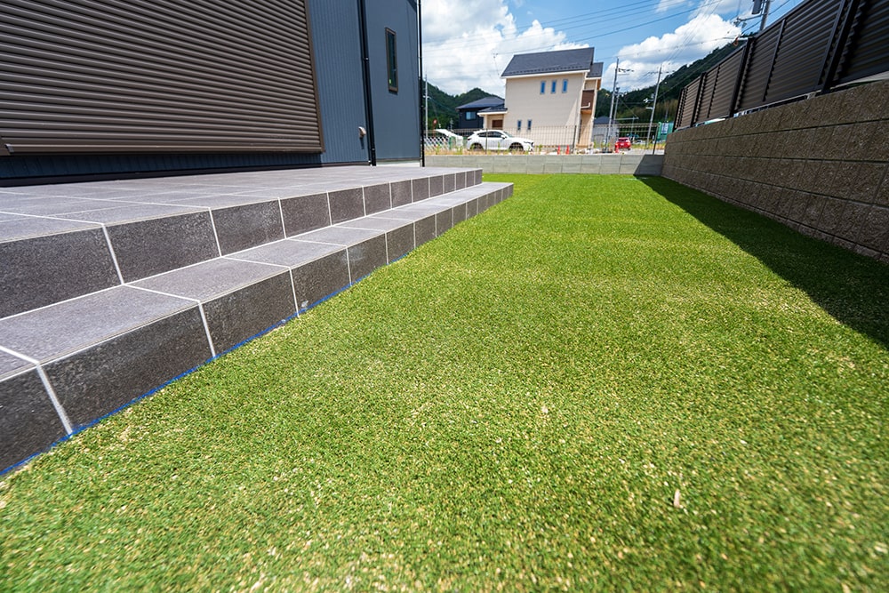 <よくわかる外構>意外と手間のかかる人工芝の施工方法 <よくわかる外構>意外と手間のかかる人工芝の施工方法