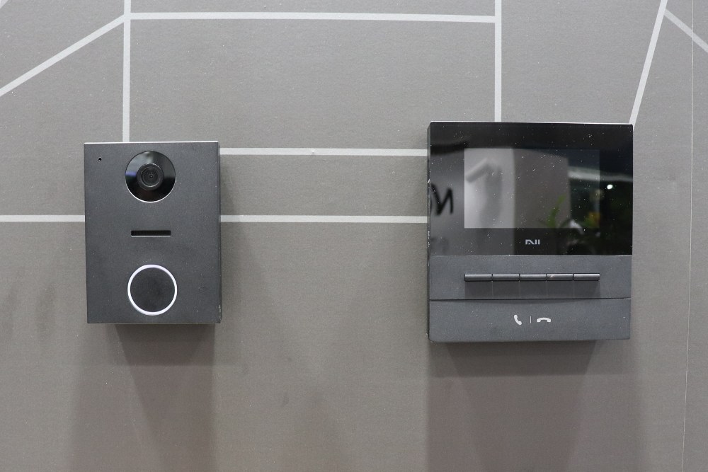 Nasta Interphone 2｜玄関子機（ブラック）と室内親機（ブラック）