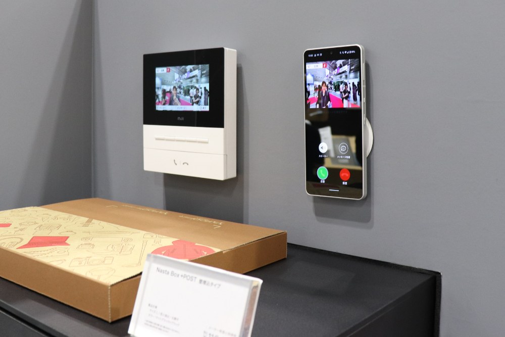 Nasta Interphone 2｜室内親機とスマートフォン画面から応答