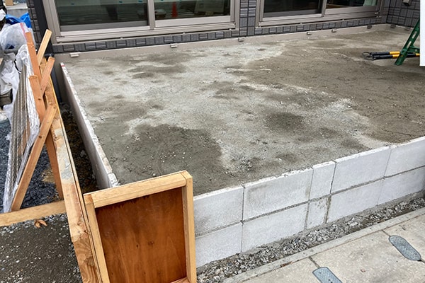施工中